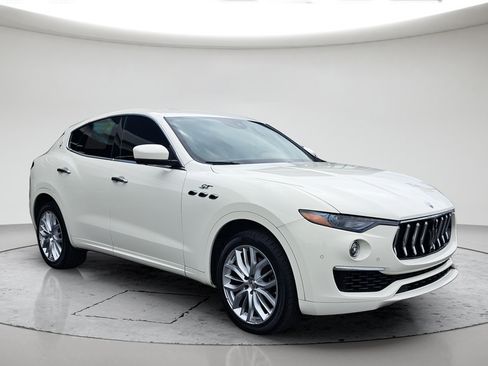 Used 2022 Maserati Levante GT AWD/4WD image 3
