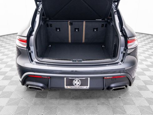 Certified 2025 Porsche Macan image 28