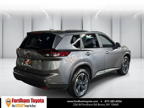 Used 2025 Nissan Rogue SV AWD/4WD image 7