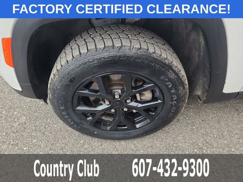 Used 2024 Jeep Grand Cherokee L Altitude AWD/4WD image 38