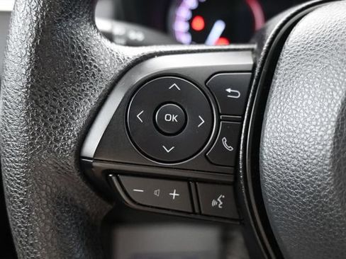 Used 2025 Toyota RAV4 XLE FWD image 15