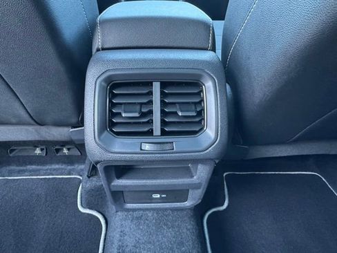 Certified 2022 Volkswagen Taos SE image 12