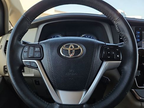 Used 2017 Toyota Sienna XLE w/ XLE Navigation Package FWD image 30