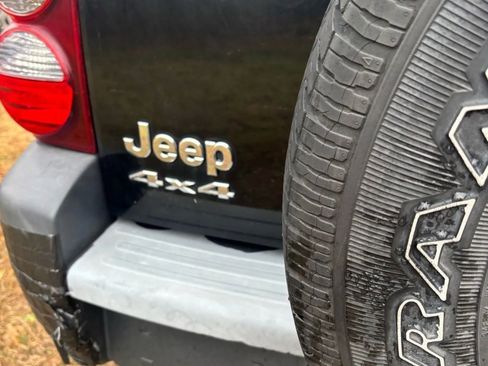 Used 2005 Jeep Liberty Renegade image 13