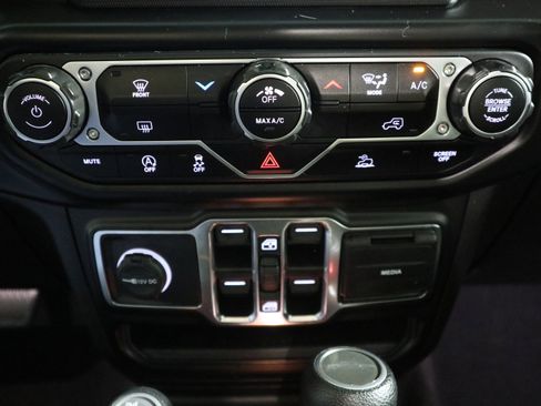 Used 2022 Jeep Gladiator Sport image 26