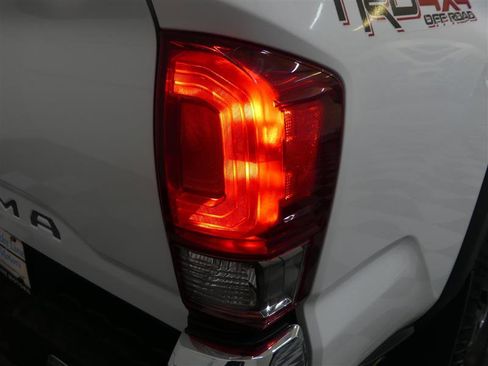 Used 2017 Toyota Tacoma TRD Off-Road w/ Tow Package image 11