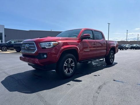 Used 2017 Toyota Tacoma TRD Sport w/ Tow Package (A/T) AWD/4WD image 3