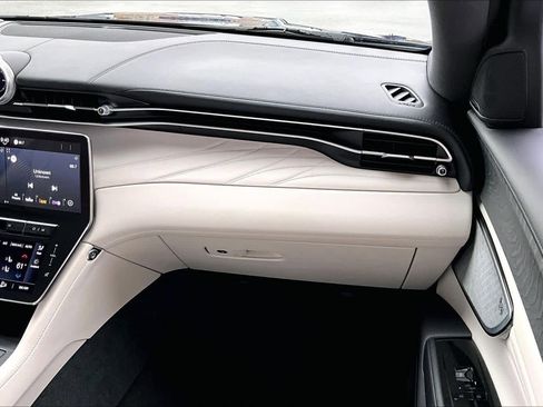 Used 2024 Maserati Grecale Modena image 17