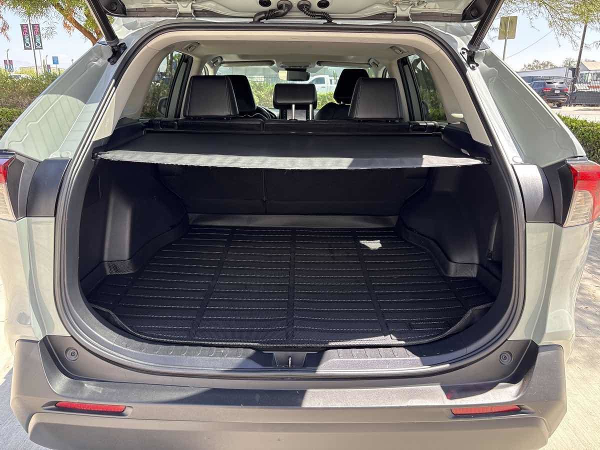 Used 2021 Toyota RAV4 XLE Premium w/ Carpet Mat Package (TMS) FWD image 10