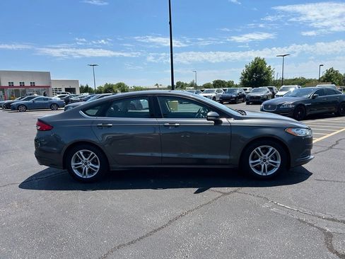 Used 2018 Ford Fusion SE FWD image 8