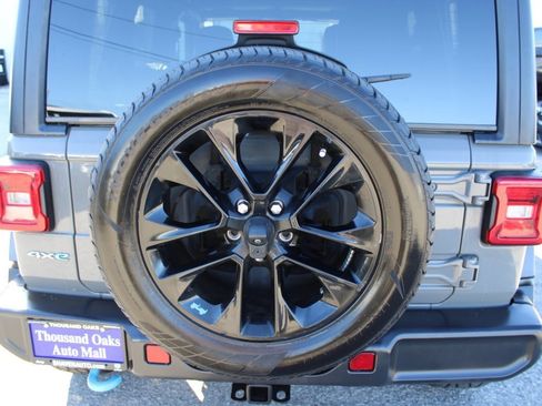 Used 2023 Jeep Wrangler Unlimited Sahara image 33