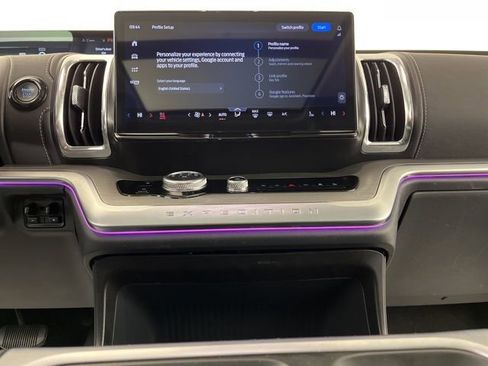 Used 2025 Ford Expedition Platinum image 23