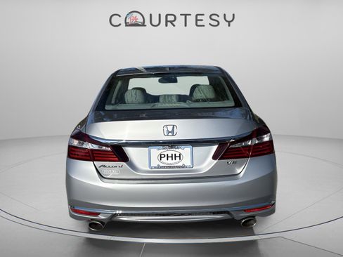 Used 2017 Honda Accord EX-L image 6