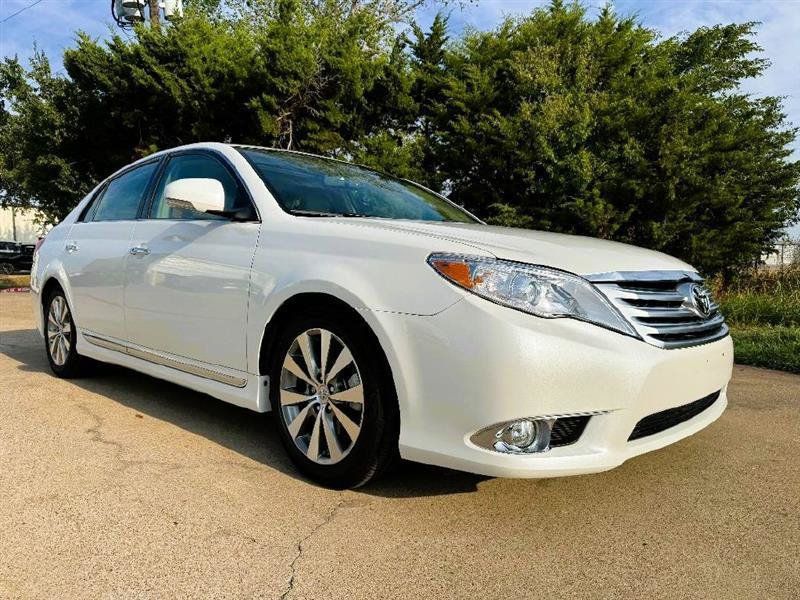 Used 2011 Toyota Avalon Limited FWD image 3