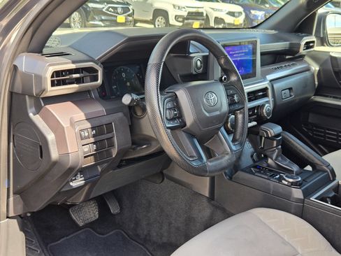 Used 2025 Toyota Tacoma SR5 AWD/4WD image 13