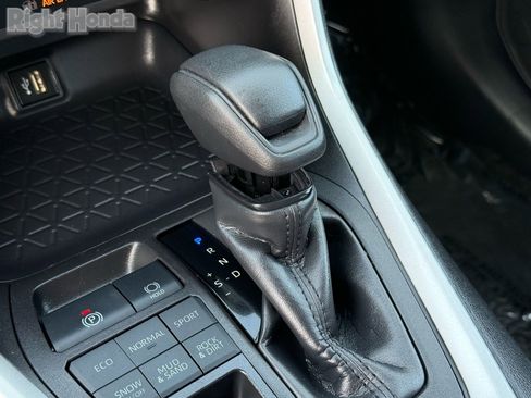 Used 2025 Toyota RAV4 XLE AWD/4WD image 25