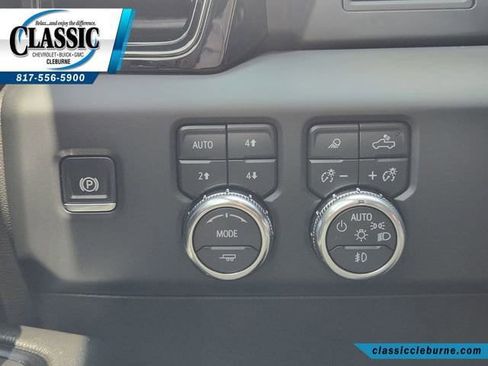 Used 2024 GMC Sierra 1500 AT4 w/ AT4 Preferred Package AWD/4WD image 24