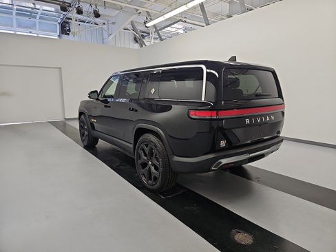 Used 2023 Rivian R1S Adventure image 3