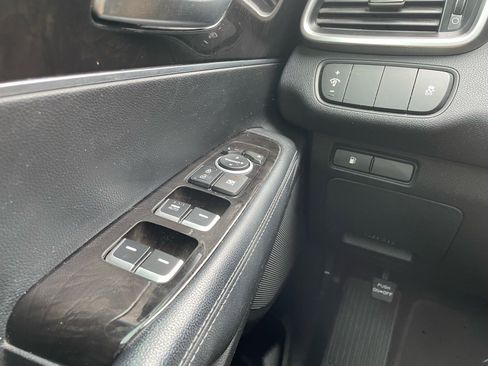 Used 2017 Kia Sorento FWD image 15