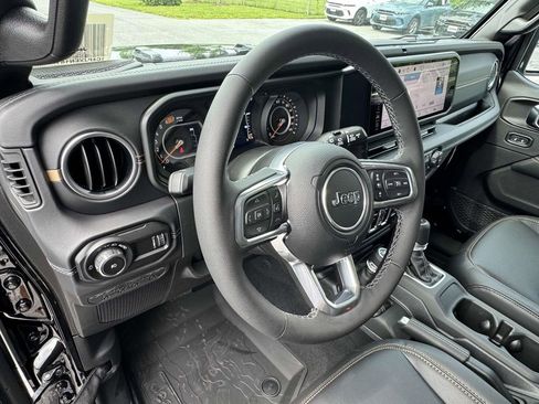 New 2025 Jeep Wrangler Unlimited Sahara w/ Technology Group AWD/4WD image 3