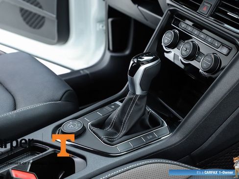 Used 2024 Volkswagen Taos SEL image 34