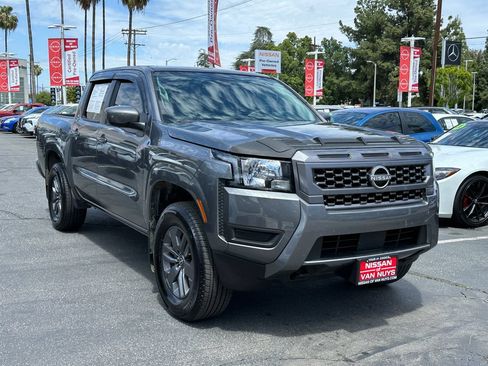 Used 2025 Nissan Frontier SV w/ Tow Package AWD/4WD image 10