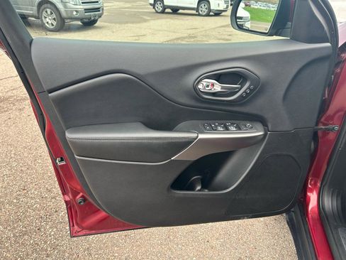 Used 2019 Jeep Cherokee Limited w/ Trailer Tow Group image 14