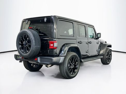 Used 2025 Jeep Wrangler Unlimited Sahara AWD/4WD image 9