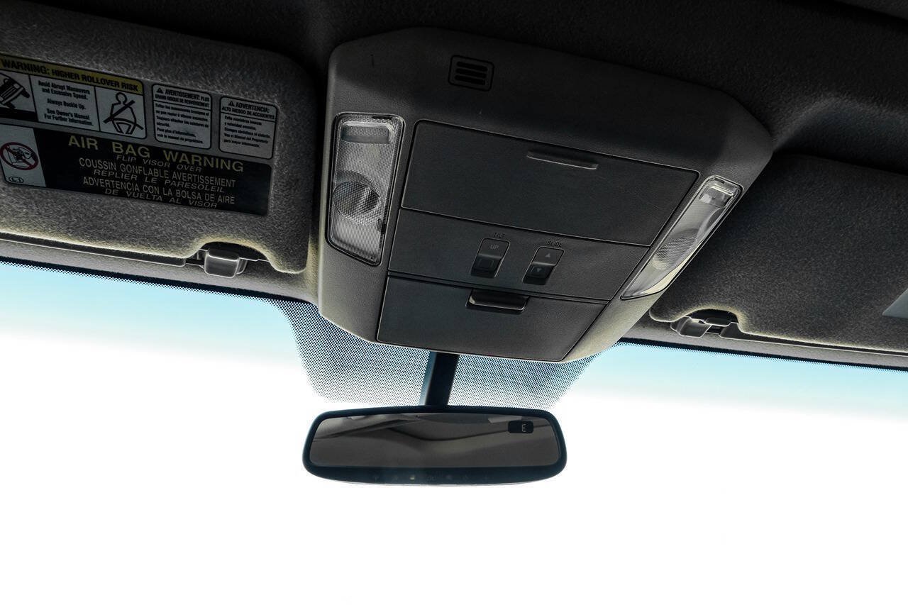 Used 2015 Toyota Sequoia Limited AWD/4WD image 35