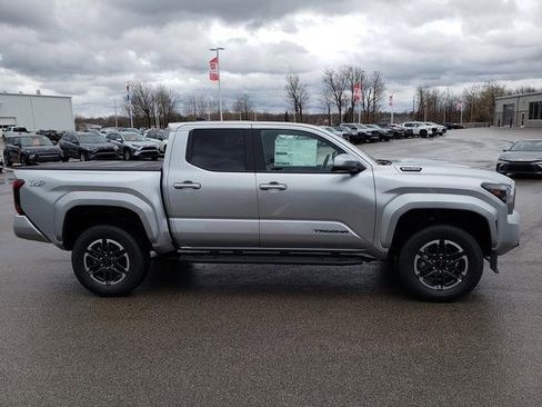 New 2025 Toyota Tacoma TRD Sport image 4