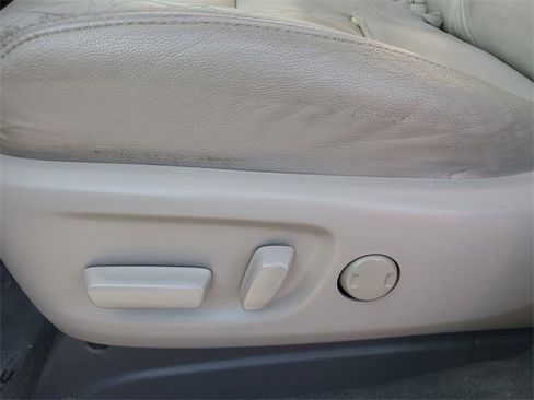 Used 2016 Toyota Sienna XLE Premium image 19