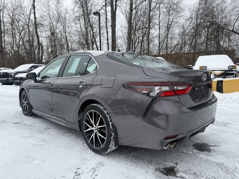 Used 2022 Toyota Camry SE image 8