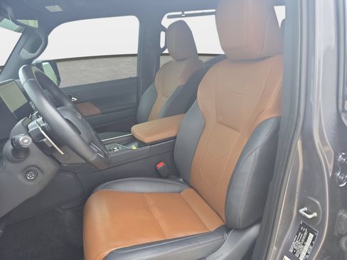 Used 2024 Lexus GX 550 w/ Accessory Package (Z1) AWD/4WD image 15