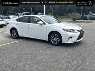 Used 2017 Lexus ES 300h image 1