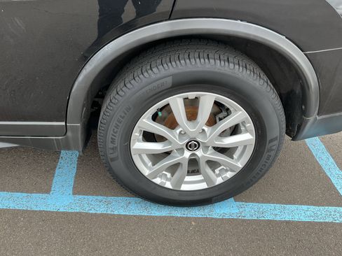 Used 2020 Nissan Rogue SV image 25