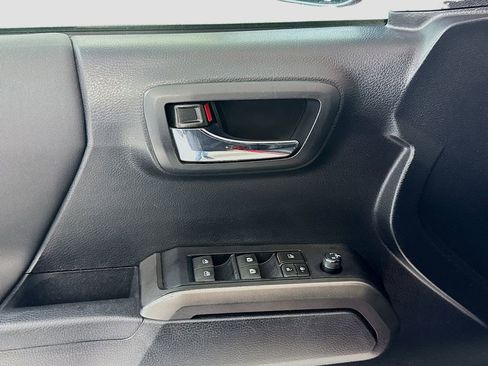 Used 2019 Toyota Tacoma TRD Off-Road w/ TRD Premium Off Road Package image 15