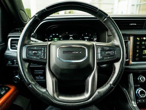Used 2023 GMC Yukon XL Denali Ultimate image 15