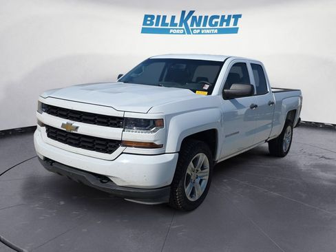 Used 2017 Chevrolet Silverado 1500 Custom w/ Custom Convenience Package RWD image 1
