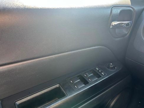 Used 2014 Jeep Patriot Latitude image 27