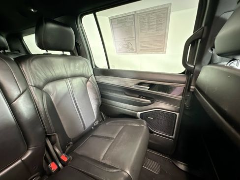 Used 2022 Jeep Wagoneer Series II AWD/4WD image 14