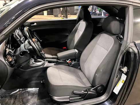 Used 2018 Volkswagen Beetle 2.0T S image 8