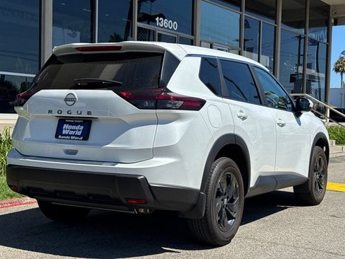 Used 2026 Nissan Rogue SV w/ Cold Weather Package FWD image 5