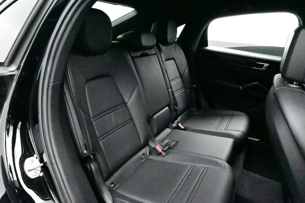 Certified 2023 Porsche Cayenne Coupe w/ Premium Package AWD/4WD image 17