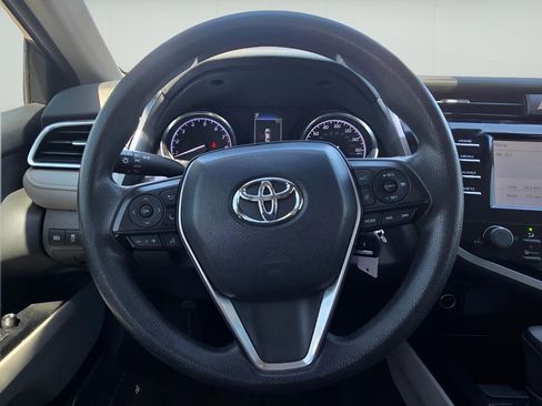Used 2018 Toyota Camry LE image 25