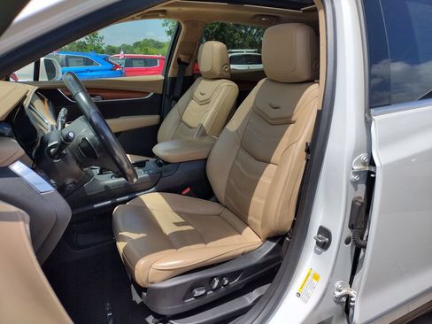 Used 2019 Cadillac XT5 Platinum AWD/4WD image 2