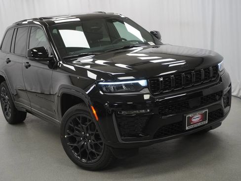 New 2026 Jeep Grand Cherokee Summit w/ Obsidian Package AWD/4WD image 8