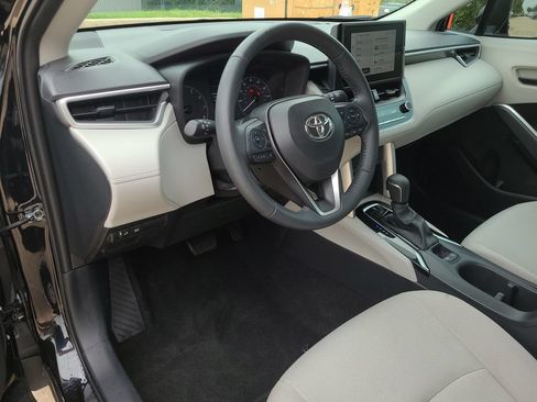 Used 2024 Toyota Corolla Cross LE FWD image 16