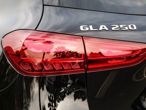 Certified 2025 Mercedes-Benz GLA 250 GLA 250 image 8