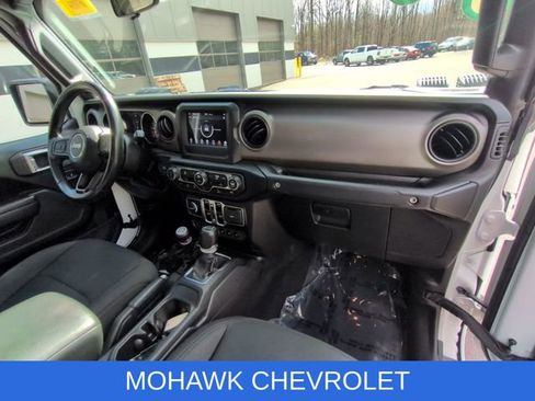 Used 2022 Jeep Gladiator Sport image 28