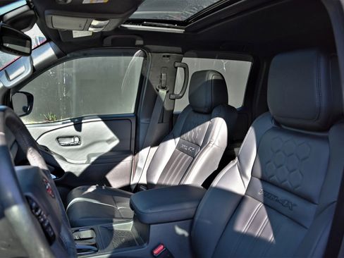 Used 2022 Nissan Frontier PRO-4X w/ Pro-4X Premium Package image 15